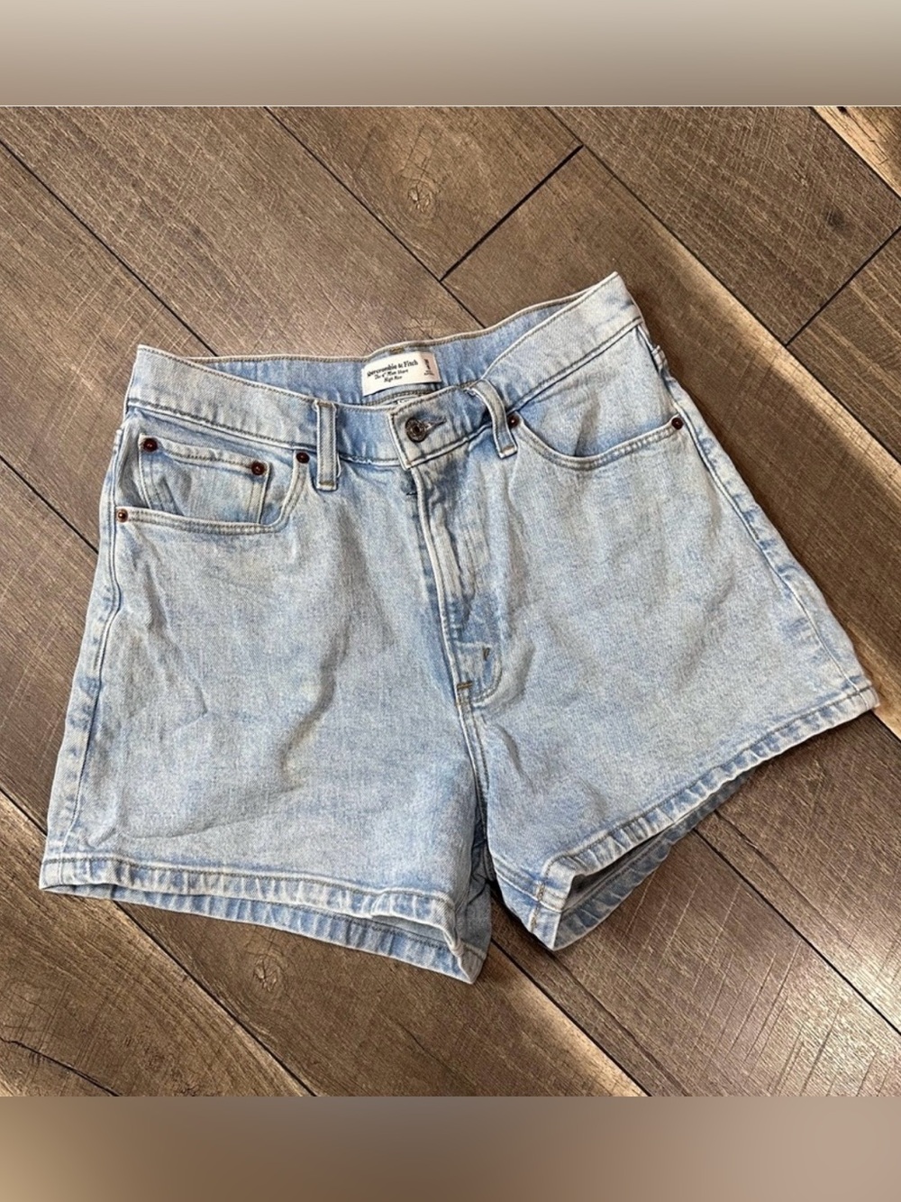 Abercrombie & Fitch 4” Hi Rise Mom Shorts